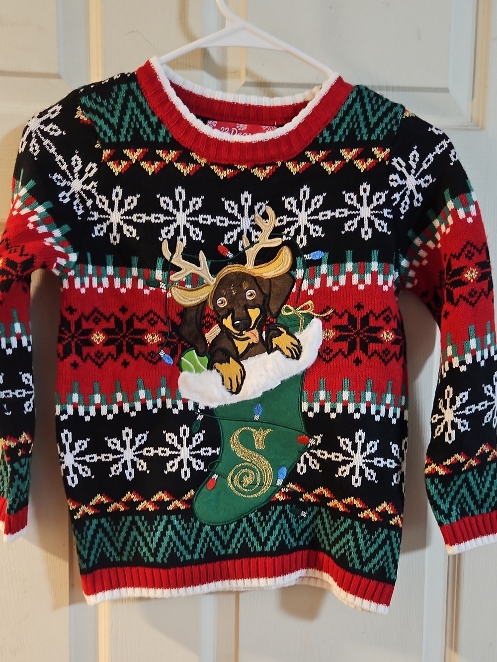 33 DEGREES PUPPY/STOCKING YOUTH CHRISTMAS SWEATER: NEW WITH TAGS: SIZE XL(7)